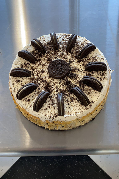 A cake with oreo cookies on top of it.